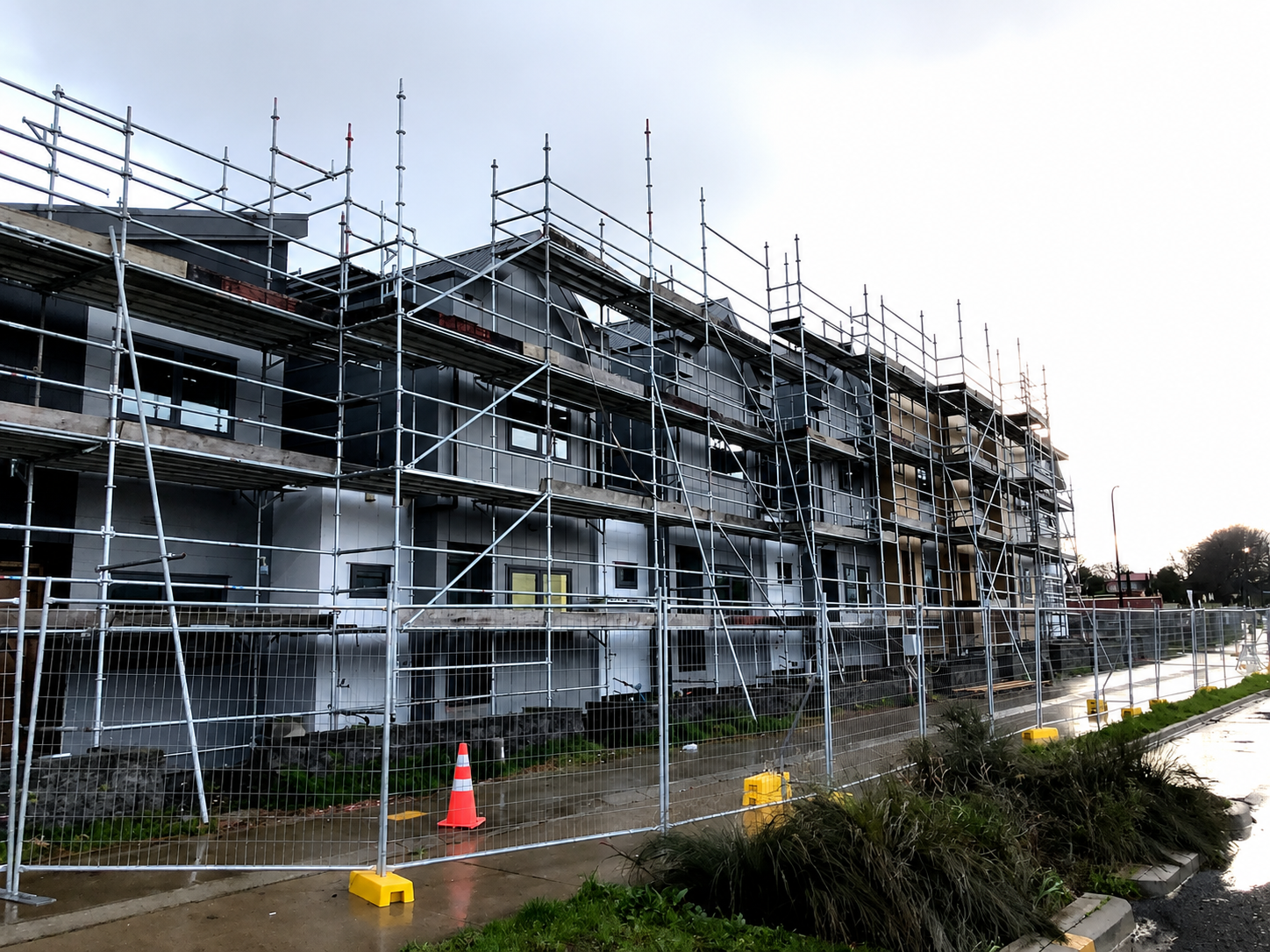 Risen Scaffs project — scaffolding around an Auckland build